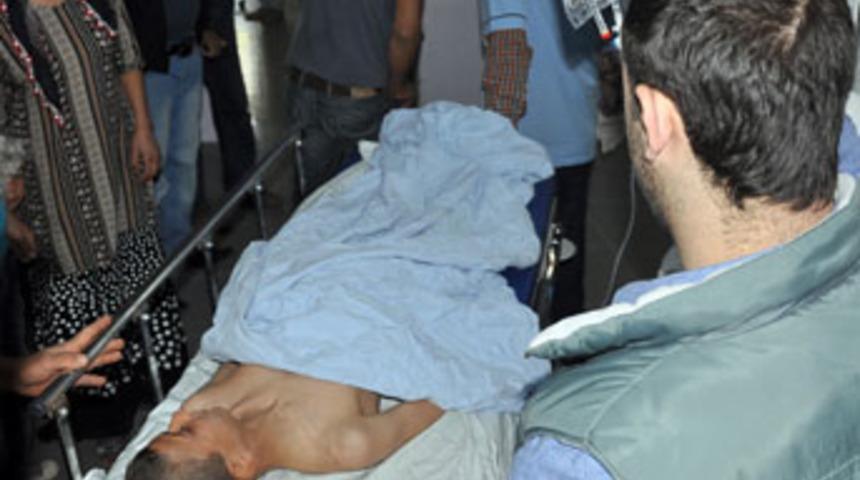 Köy meydanında 5 kişiyi vurdu