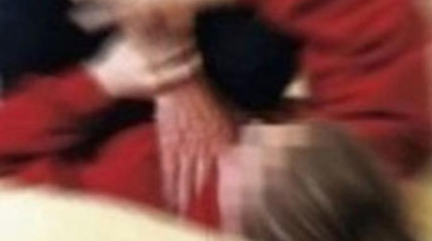 Kendisini d&ouml;ven eşini uykusunda &ouml;ld&uuml;rd&uuml;