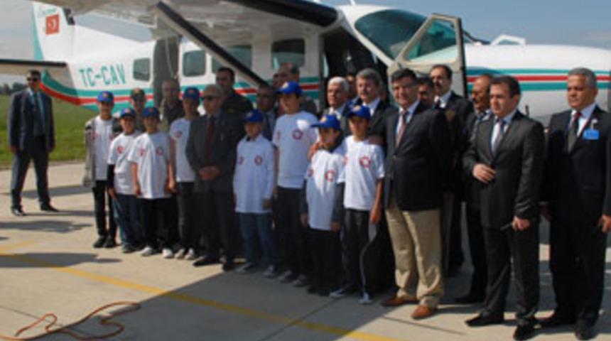 &quot;Sevgiye uzanan 125 el&quot; ilk kez uçtu