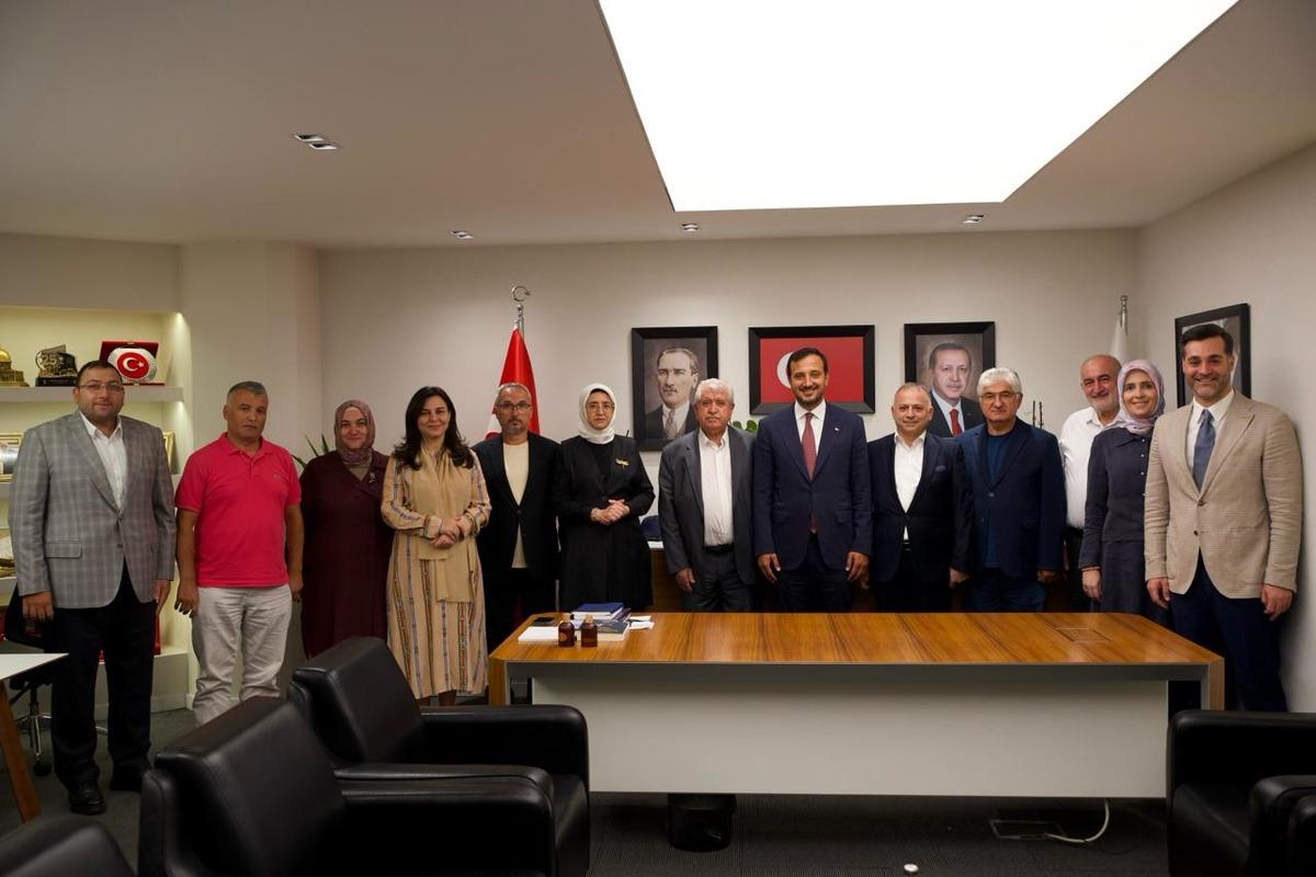  &Uuml;sk&uuml;dar&rsquo;da 4 CHP&rsquo;li meclis &uuml;yesi AK Parti&rsquo;ye katıldı 3