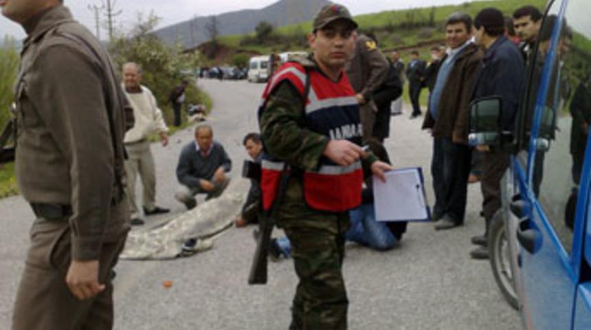 Motosikletler &ccedil;arpıştı: 2 &ouml;l&uuml;, 1 yaralı