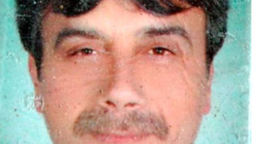 Kendini &ccedil;arşafla tavana astı