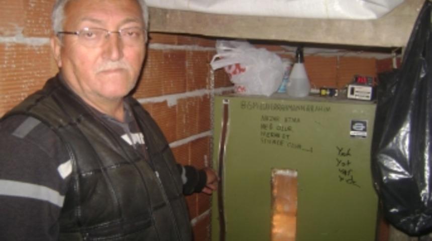 Buz dolabını kuluçka makinesine çevirdi