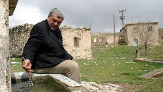 Bu köyün bir muhtarı, bir de seçmeni var