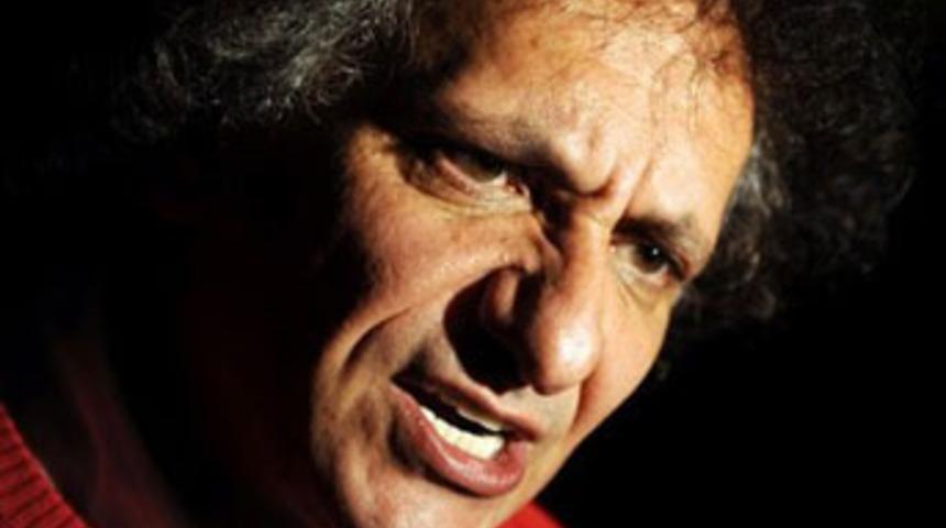 Bedri Baykam'a bı&ccedil;aklı saldırı