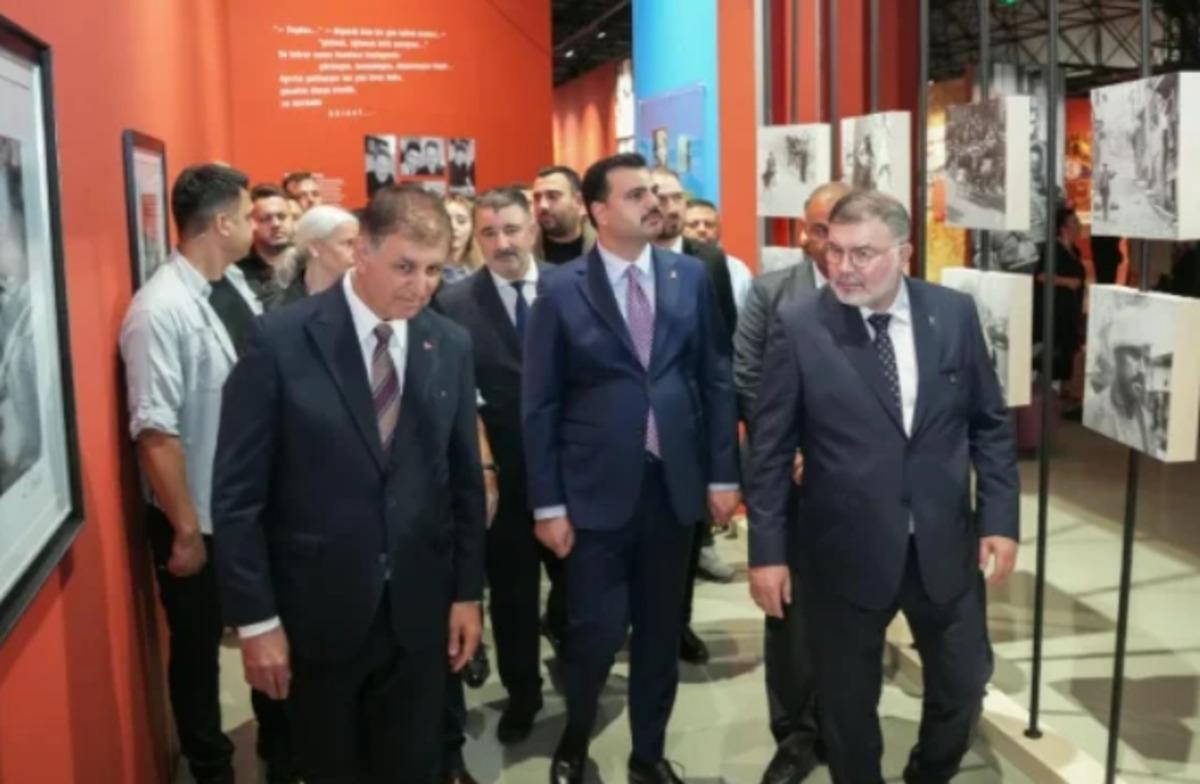 Cemil Tugay, AK Partili Eyy&uuml;p Kadir İnan ı kapıda karşıladı 3