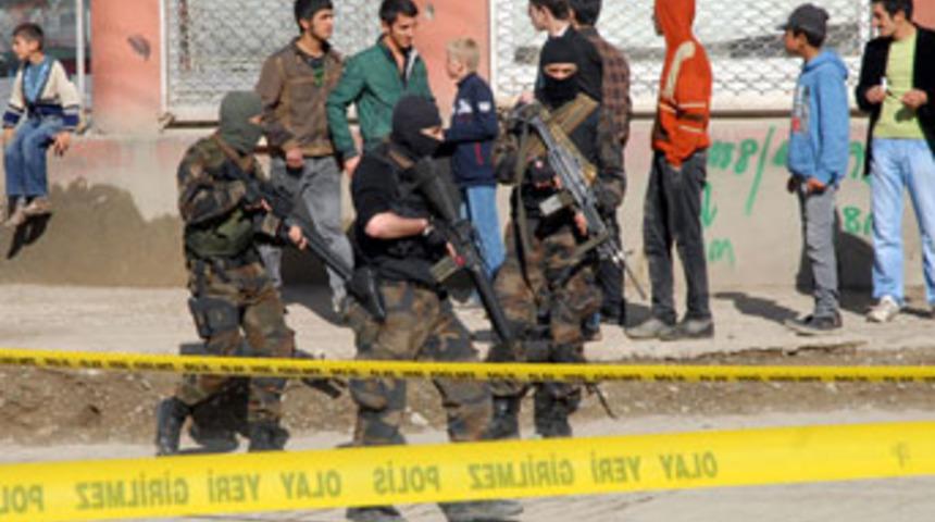 Yaralı uzman &ccedil;avuş, şehit oldu