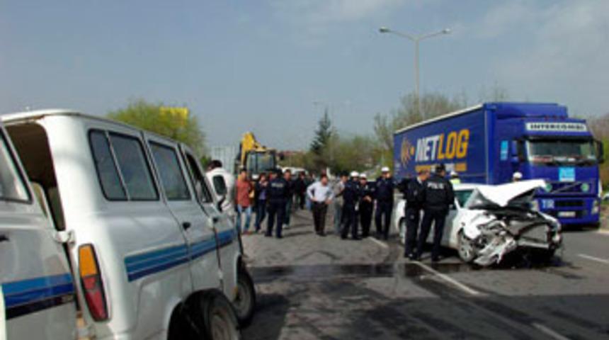 5 ara&ccedil; birbirine girdi