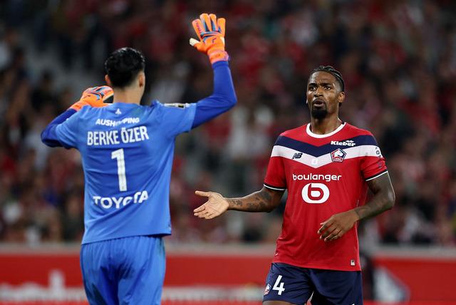 Berke Özer'den üst üste kurtarışlar! 🧤