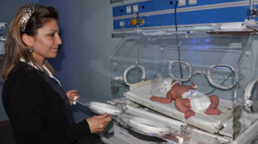 Yeni doğmuş bebeği sokağa terk ettiler