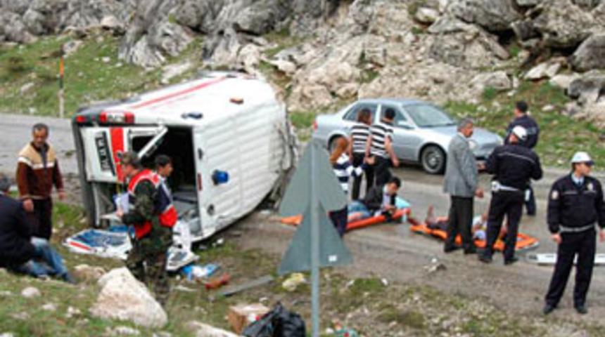 Ambulans kaza yaptı; hasta kurtarılamadı