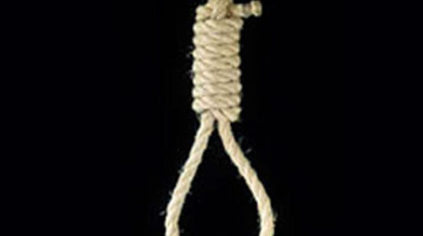 Babasının mezarı başında asılı bulundu