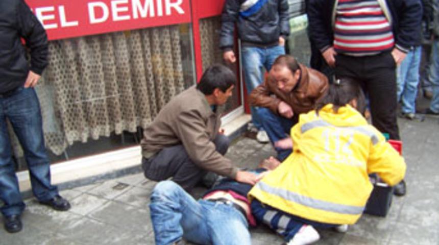 Gebze'de bı&ccedil;aklı kavga; 3 yaralı