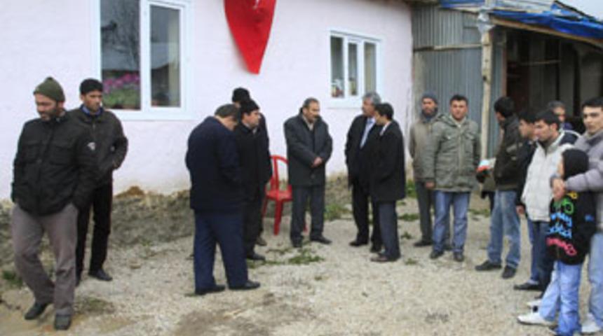 Şehit uzmanın babaevine ateş d&uuml;şt&uuml;