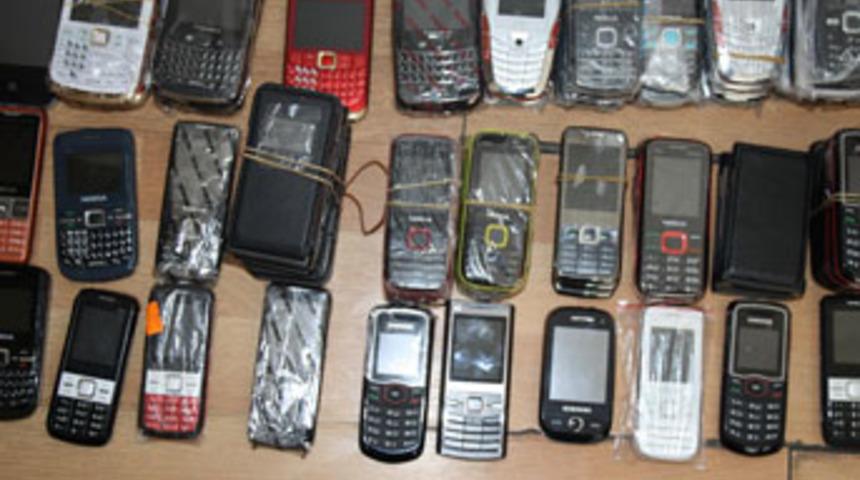114 adet kaçak cep telefonu ele geçirildi