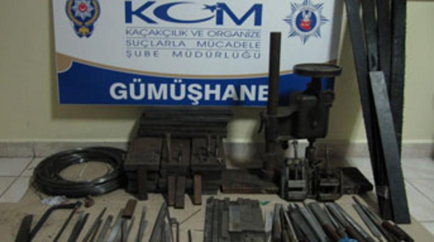 Ka&ccedil;ak silah &uuml;reticilerine darbe