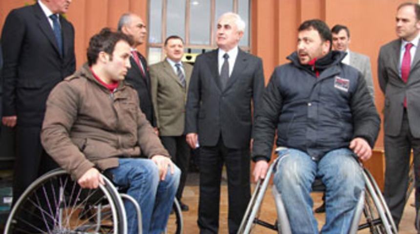 Engelli sporculara tekerlekli sandalye