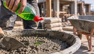 Beton harca birka&ccedil; damla bulaşık deterjanı ekledi! Nedeni şaşırttı