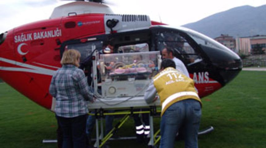 Yeni doğan bebeğe helikopterle sevk