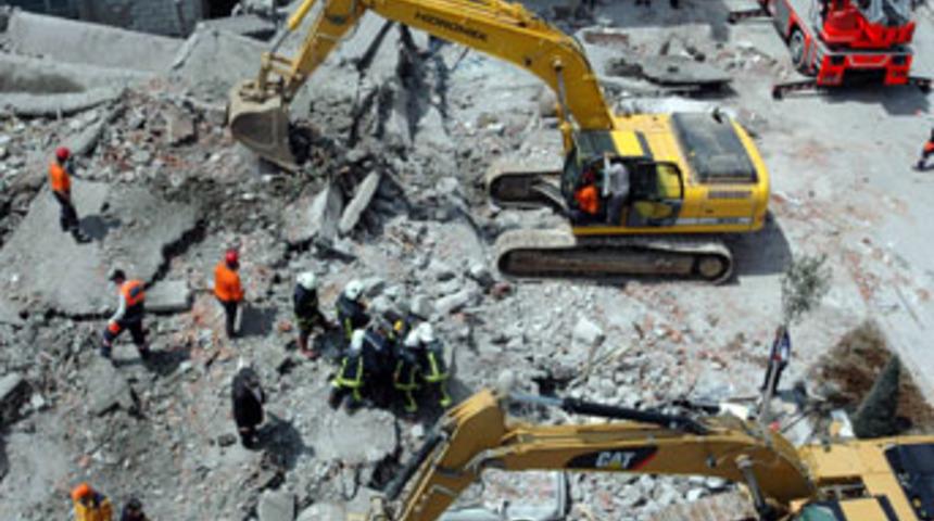 Malatya'da 7 katlı bina çöktü