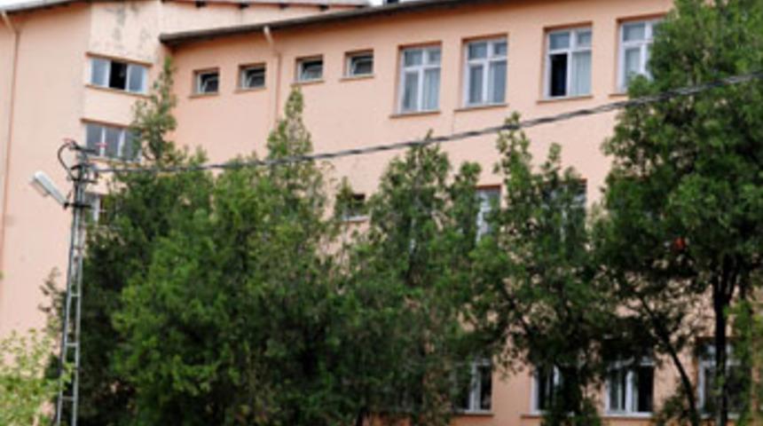 Rapor alamayıncva hastanenin &ccedil;atısına &ccedil;ıktı