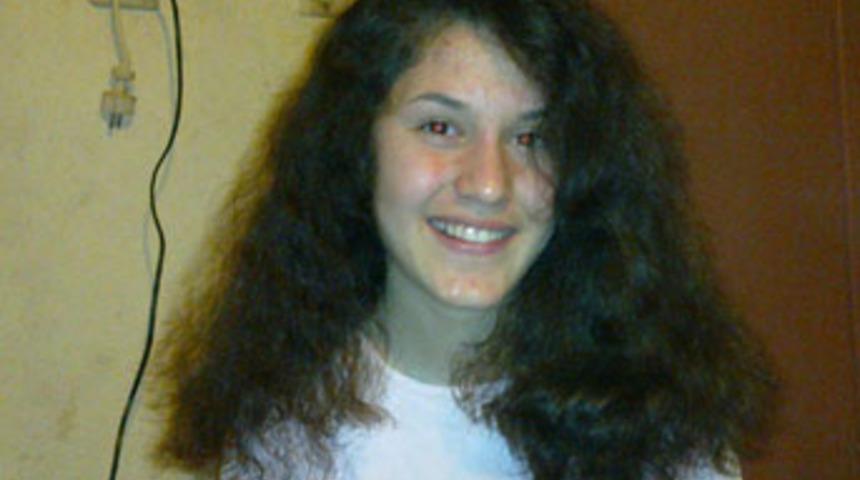 Hi&ccedil; g&ouml;rmediği annesini bulmak i&ccedil;in ka&ccedil;tı