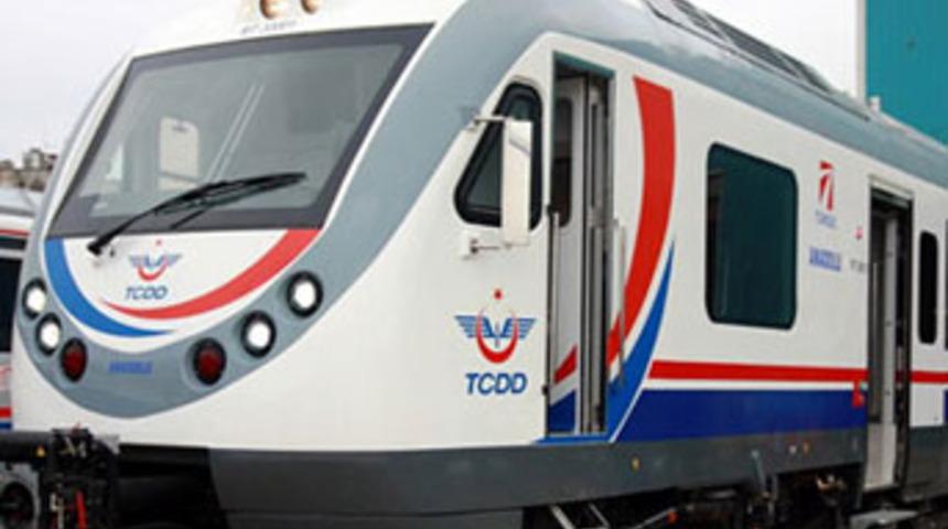 T&uuml;rkiye'nin ilk yerli dizel tren raylarda