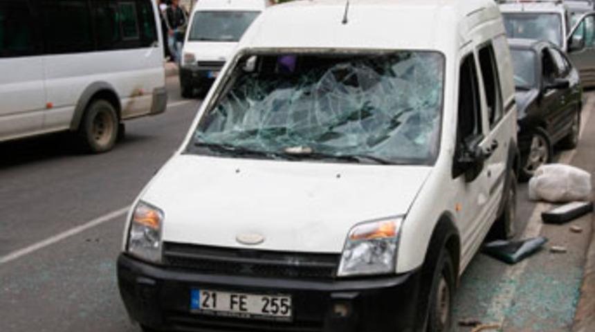 Ter&ouml;rist cenazesinde polise bı&ccedil;aklı saldırı