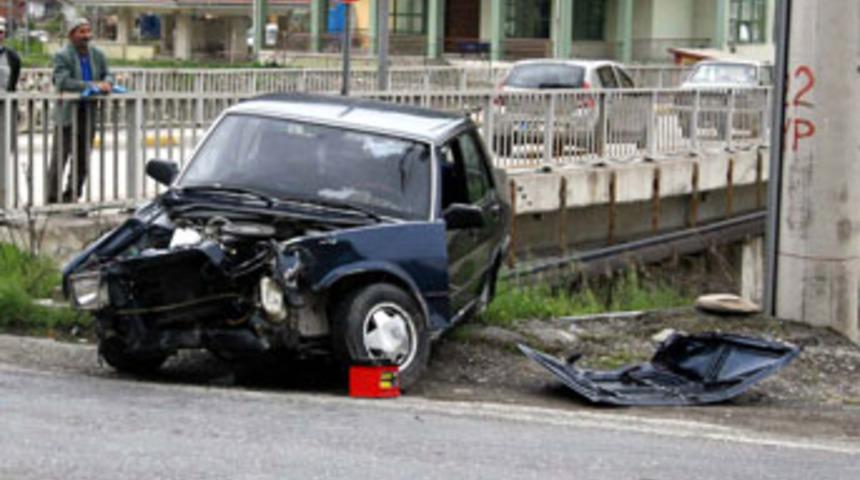 Otomobiller &ccedil;arpıştı: 4 yaralı