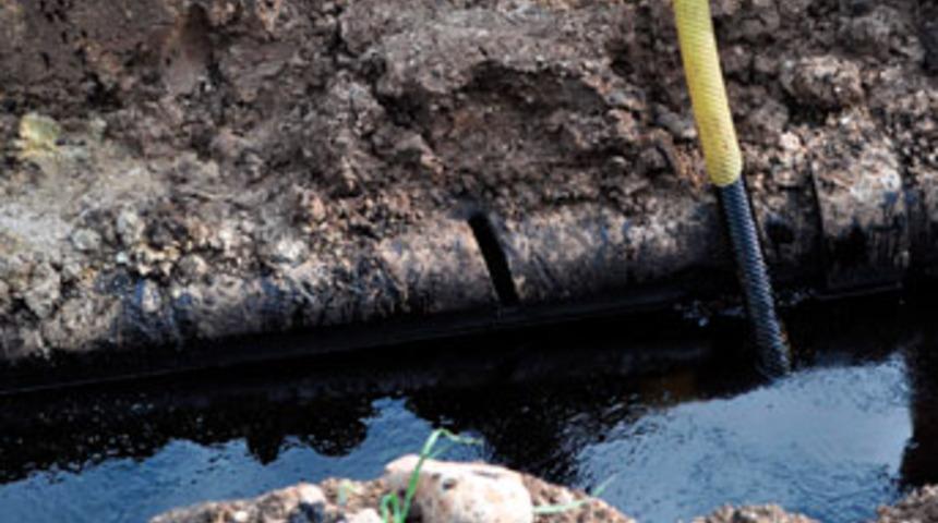 İ&ccedil;me suyuna ham petrol karıştı