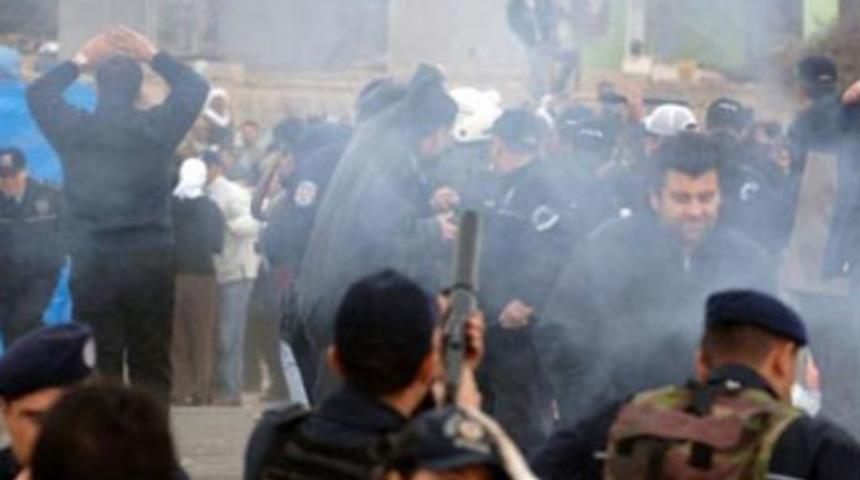 İzinsiz g&ouml;sterilerde&nbsp;14 tutuklama