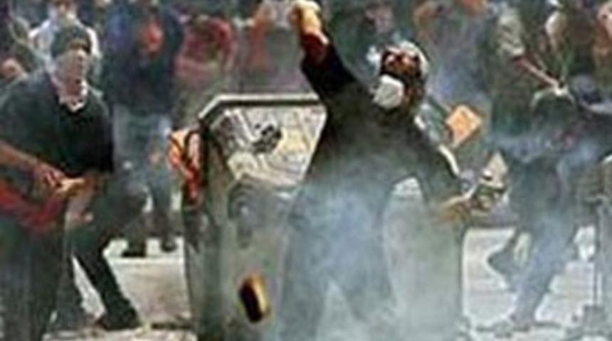 Van'daki izinsiz g&ouml;sterilerde 5 tutuklama