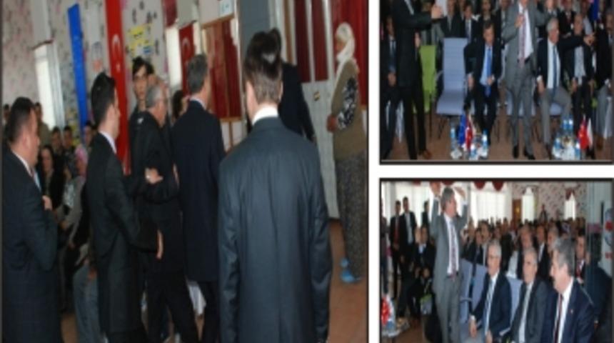 S&ouml;zl&uuml; tartışma başladı, Vali terk etti