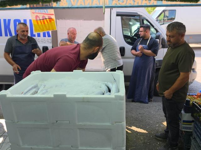 Tezgaha inmeden kuyruğa girdiler! Fiyatını duyan kapış kapış alıyor