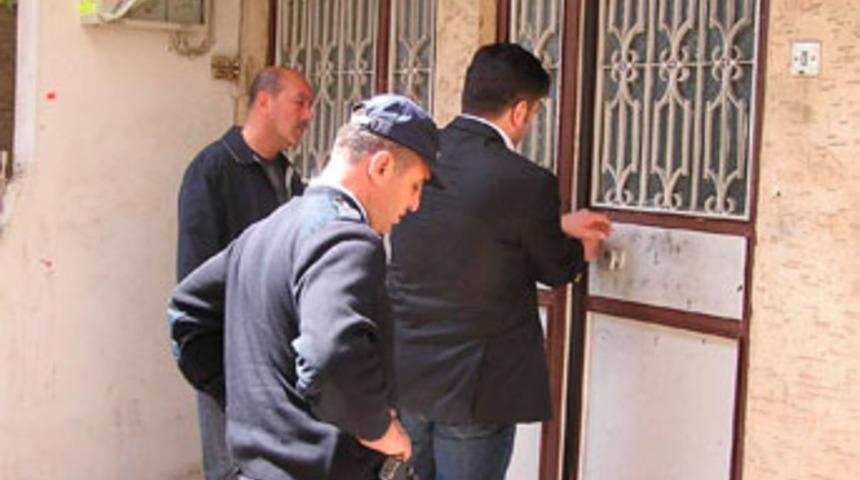 Anne ve 3 &ccedil;ocuğu yataklarında &ouml;ld&uuml;r&uuml;ld&uuml;