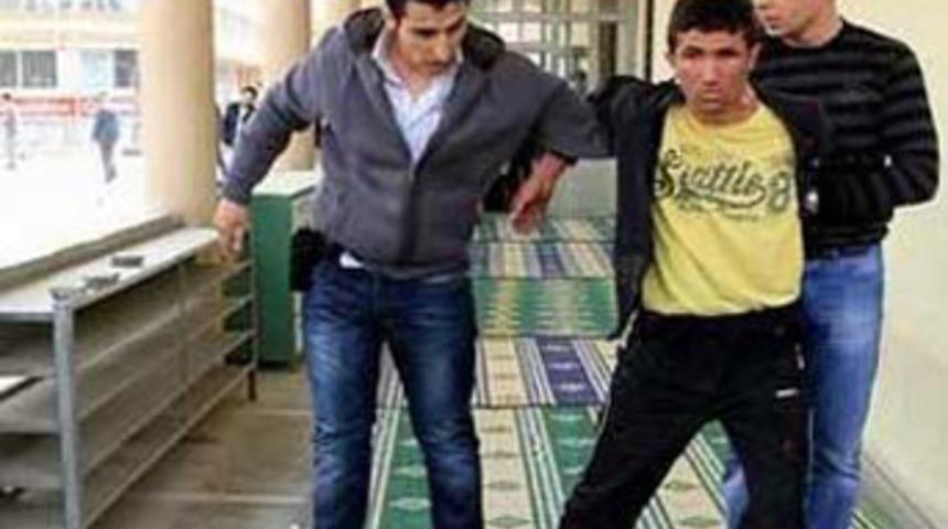 &Ouml;ğle namazını soran polisin yeri değişti