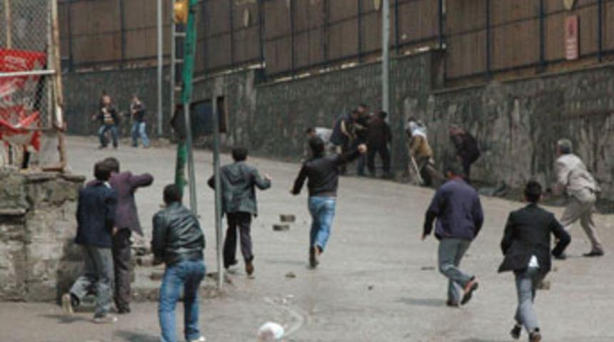 Korucuların dernek kongresinde olaylar &ccedil;ıktı