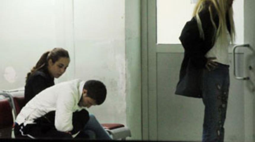 &Uuml;nl&uuml; oyuncunun kızına darp şoku