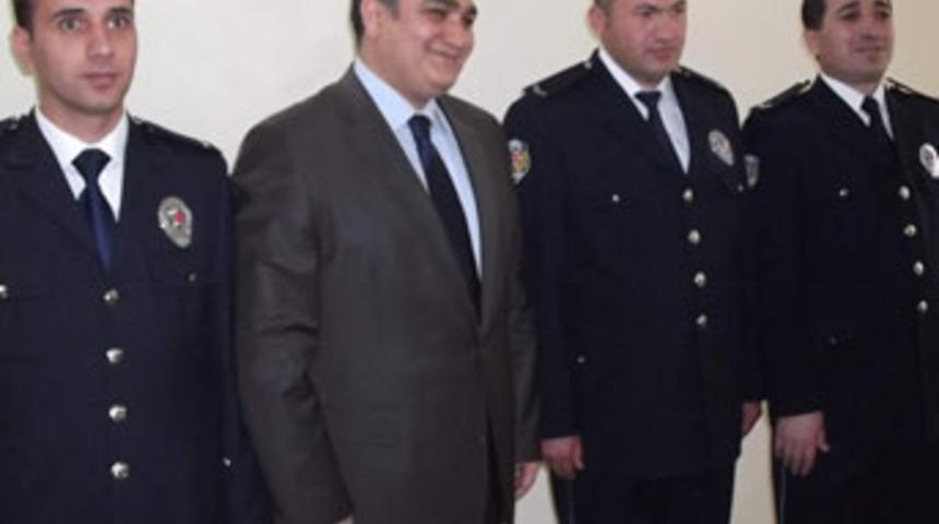 Kars’ta 39 başpolise rütbeleri takıldı