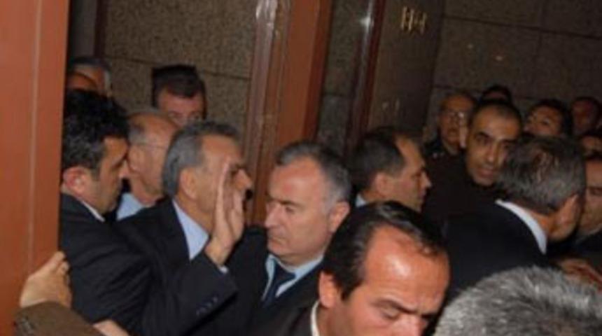 İzmir'de tutuklanan 17 kişi cezaevinde