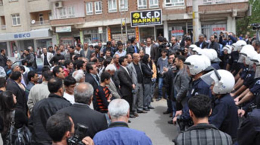 Bakan Şimşek'i protestoya polis engeli