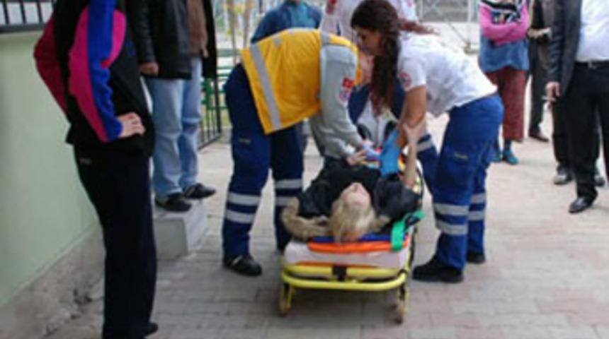 Boşandığı eşini bacaklarından vurdu