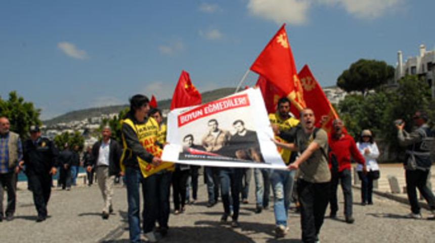 &Ouml;ğrenciler Conileri protesto etti