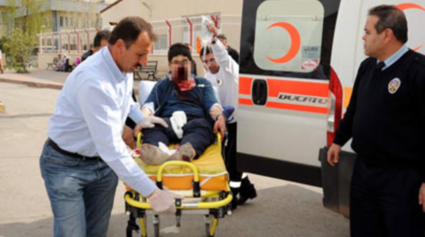 T&uuml;feği &ccedil;enesine dayadı ve tetiğe bastı!