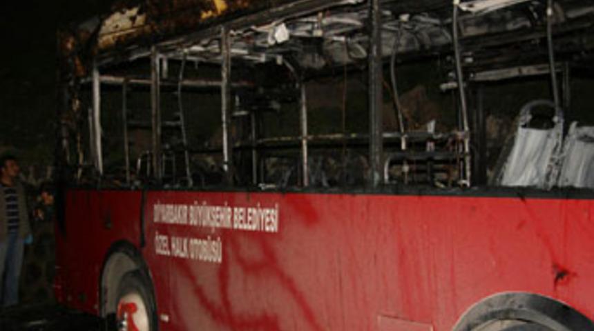 Halk otob&uuml;s&uuml;ne molotoflu saldırı