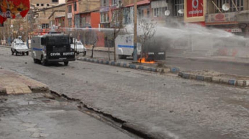 Mustazaflar y&uuml;r&uuml;d&uuml;, Y&uuml;ksekova karıştı