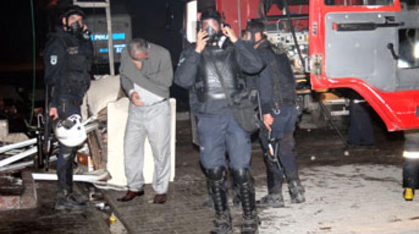 Eylemciler yaktı, polis s&ouml;nd&uuml;rd&uuml;