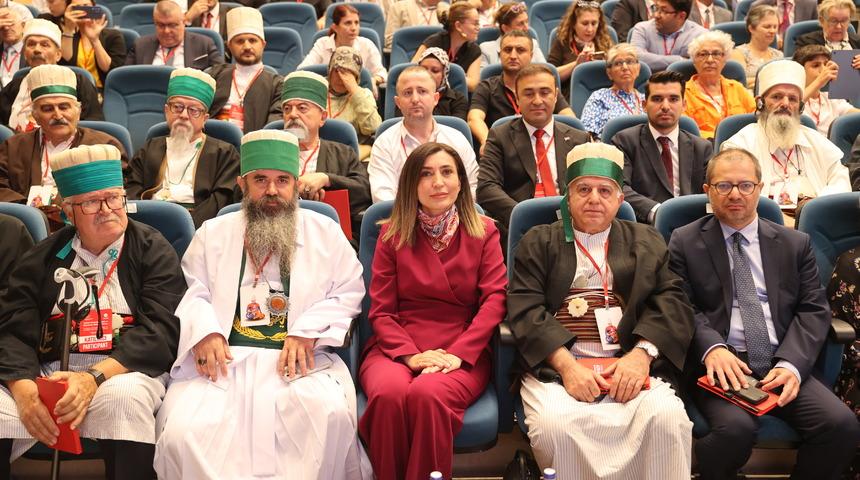 "Tarihten G&uuml;n&uuml;m&uuml;ze Anadolu ve Balkanlar'da Bektaşilik Forumu" Hacıbektaş'ta d&uuml;zenlendi