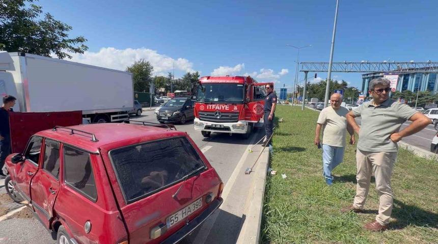 Samsun&rsquo;da ara&ccedil;lar &ccedil;arpıştı: 2&rsquo;si &ccedil;ocuk 3 yaralı