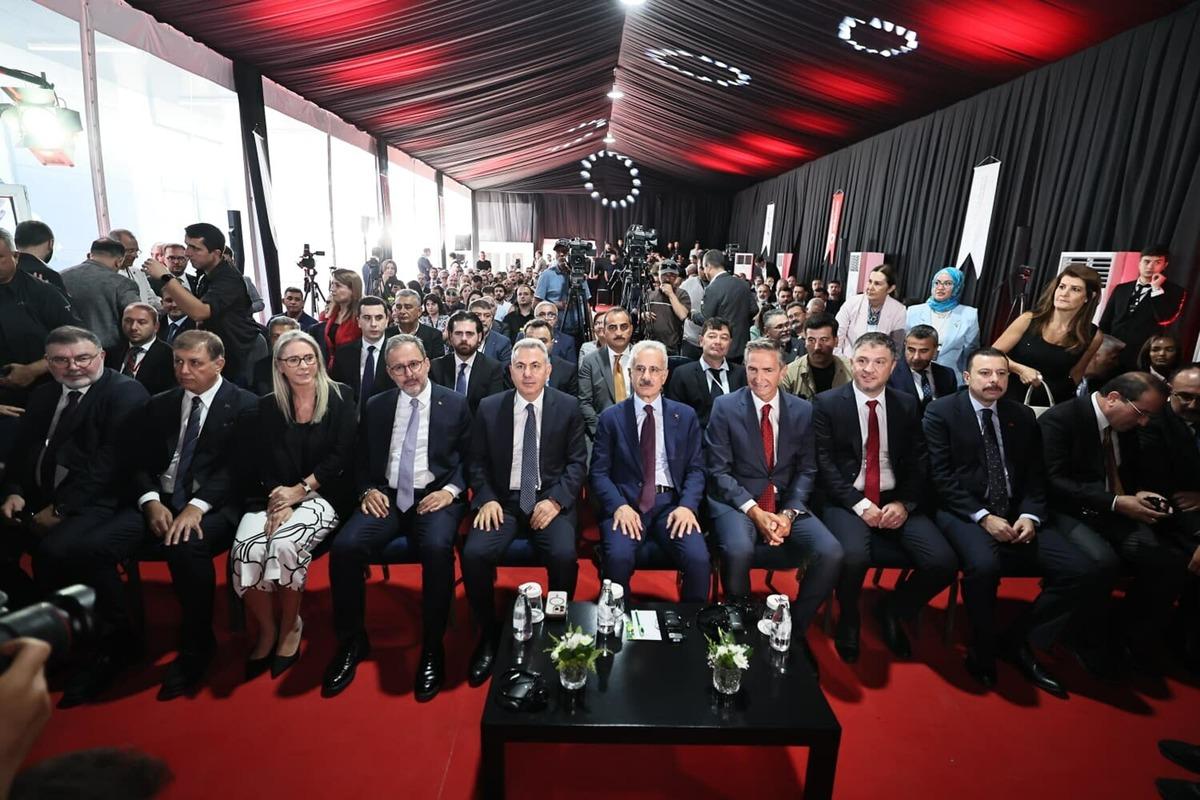 Bakan Uraloğlu: T&uuml;rkiye yi dijital d&ouml;n&uuml;ş&uuml;m&uuml;n g&uuml;&ccedil;l&uuml; akt&ouml;rlerinden biri haline getirdik 3